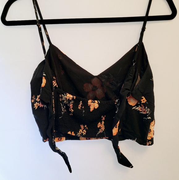 4/$20 🍒 H&M | Floral Crop Top - Picture 3 of 8